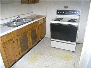 2nd image of 2318 Charles St