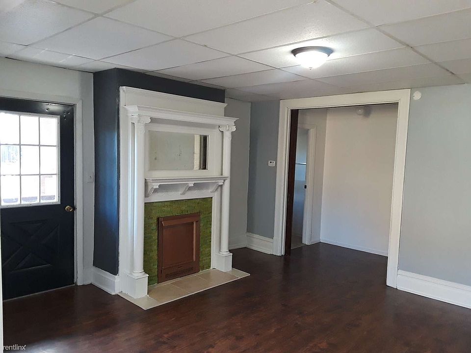 602 Wall FL 1 Living Room
