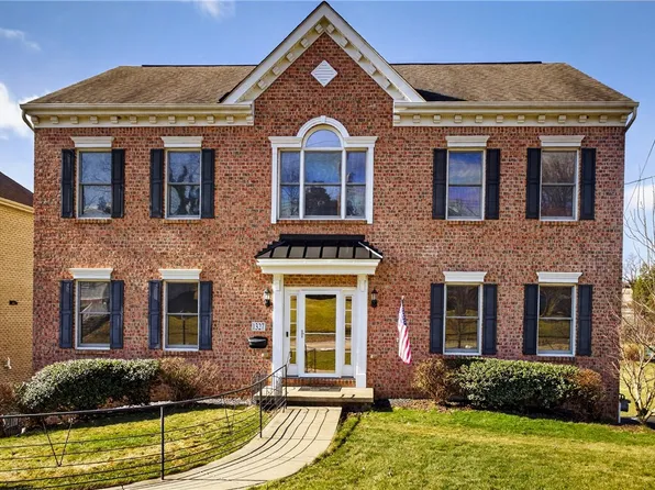 1327 Carnahan Rd, Pittsburgh, PA 15220