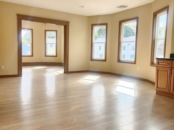 4th image of 18 Cutler St #3