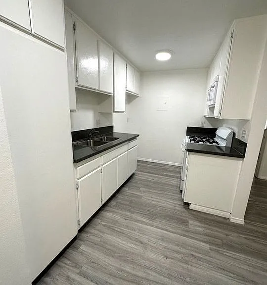 8816 Laurel Canyon Blvd — Photo 3
