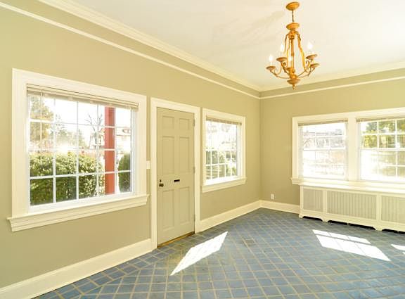 4th image of 63 Oakley Ave