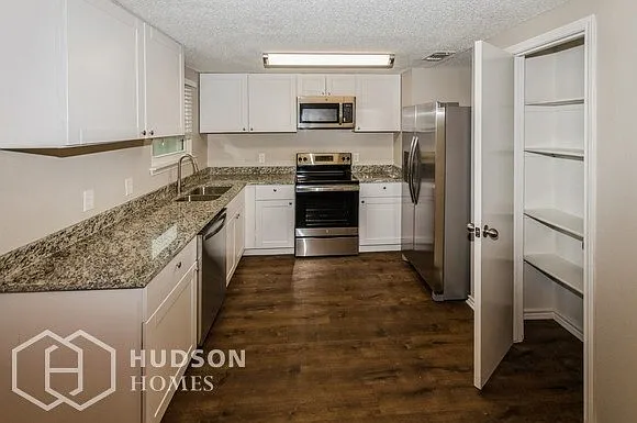 630 Little Ln — Photo 2
