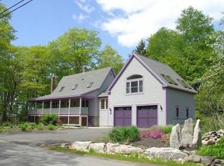 28 Shore Dr, Freeport, ME 04032