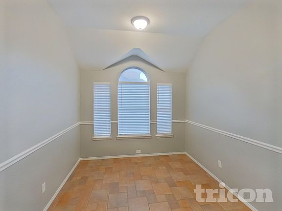 4th image of 1801 Pecan View Dr
