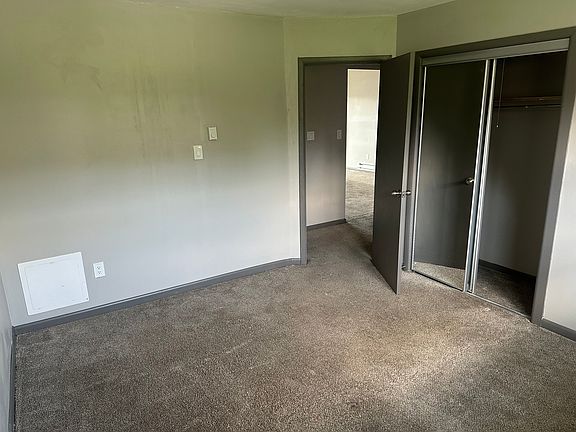4th image of 824-832 W Greenleaf St #4