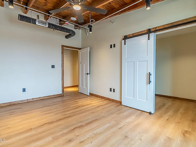 453 E Main St #900 — Photo 9