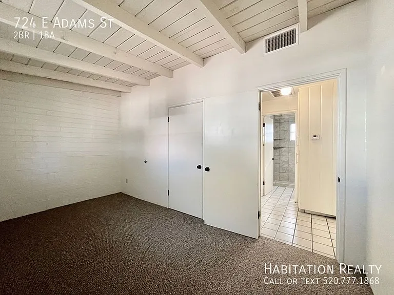724 E Adams St — Photo 5