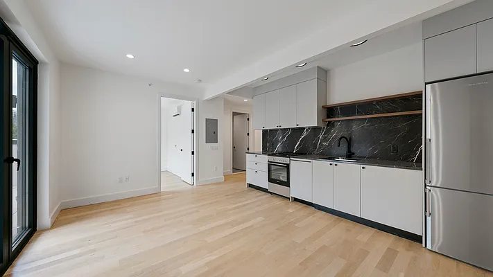 Rented by Nooklyn NYC LLC | media 100