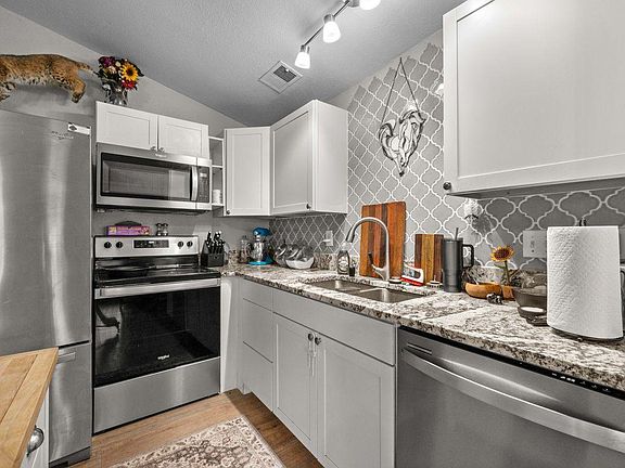 5th image of 208 S Frances Ave