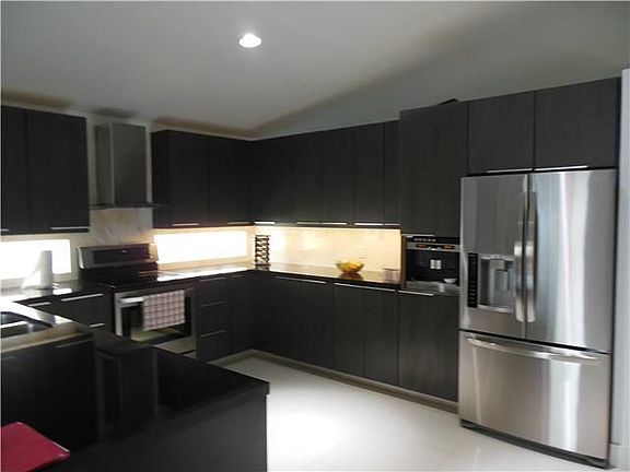 3rd image of 1379 SW 181st Ave