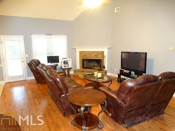 3rd image of 101 Loam Dr