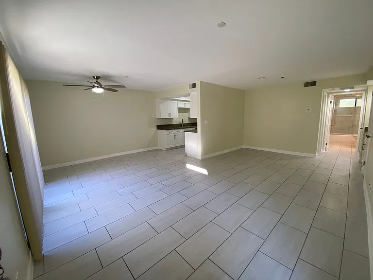 Tarzana Terrace Apartments — Photo 10