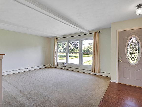 4th image of 410 Viking View Dr