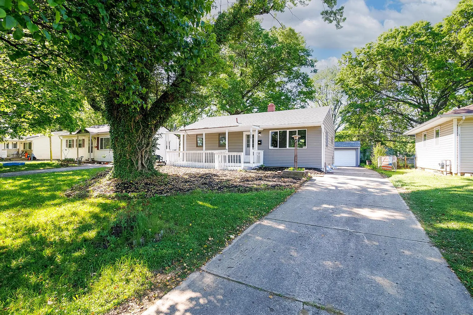 1513 Coronet Dr photo 1