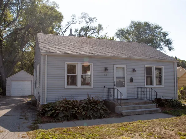 811 E Seneca Ave, Des Moines, IA 50316