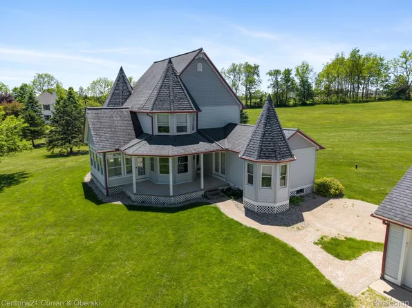 53375 Martha Ln, Northville, MI 48167