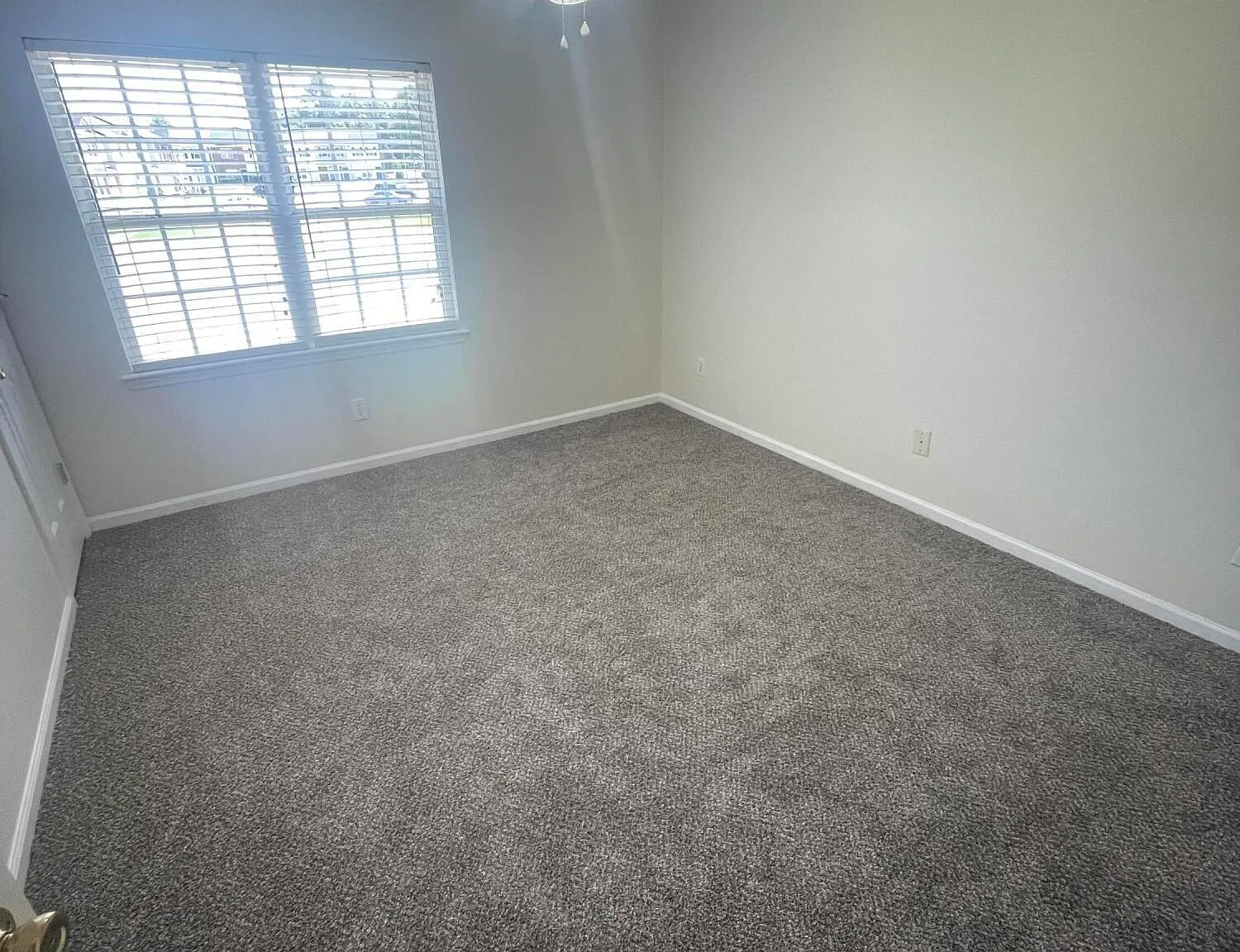 3 bed, 3.0 bath, $1,400 — Photo 2