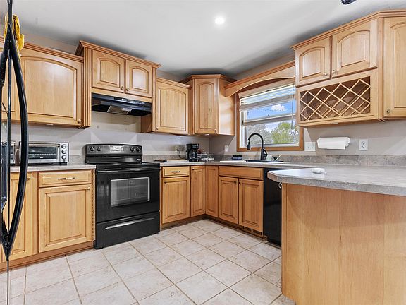 3rd image of 5616 Bellville Dr