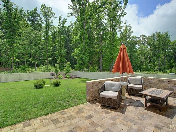 4th image of 1228 Forest Edge Dr