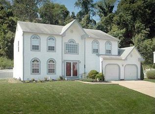 424 Lynn Ann Dr, New Kensington, PA 15068