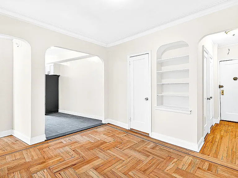 601 Pelham Pkwy N #514 — Photo 4