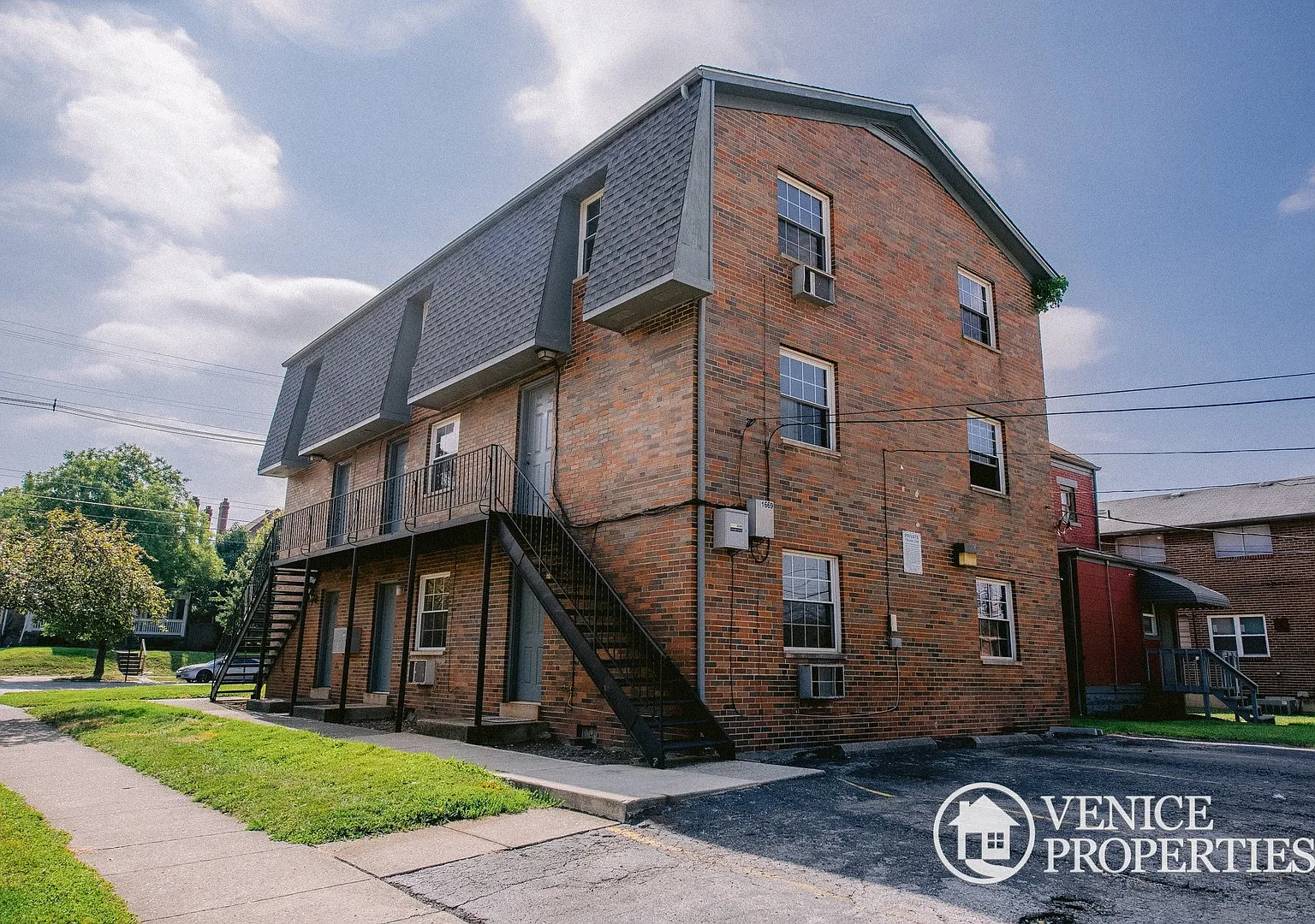 2 Bedroom On OSU Campus — Photo 1