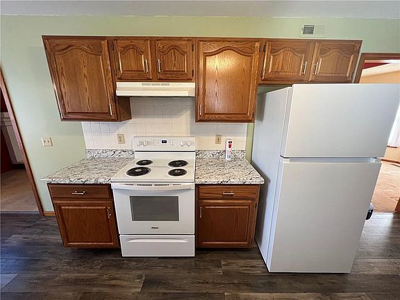 4th image of 9 SE Hilltop Terrace Rd