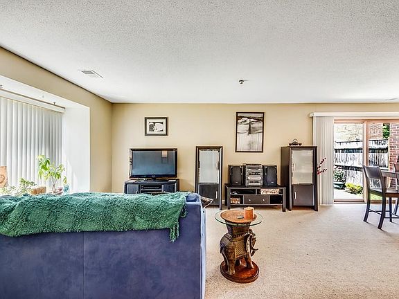 3rd image of 216 Greenbrook Dr