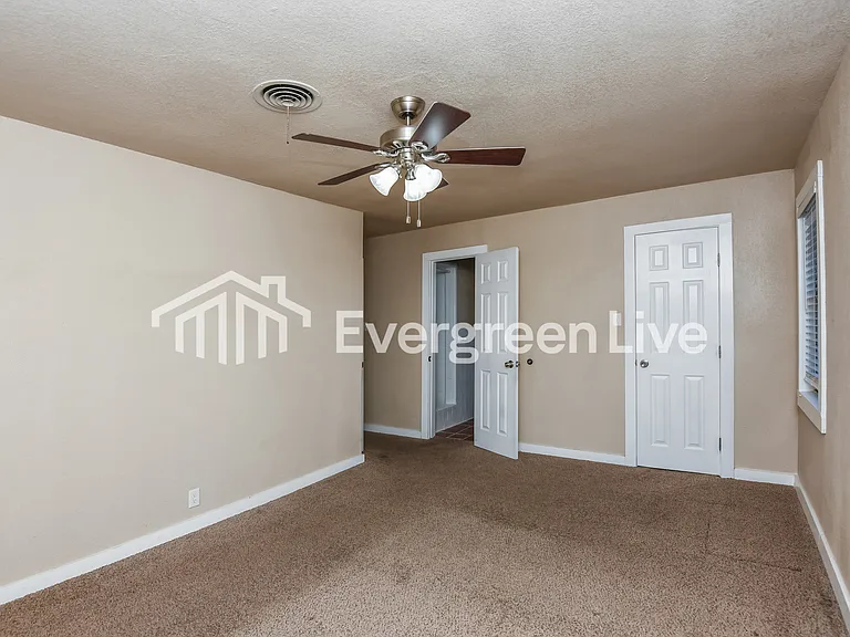 7105 Robinhood Ln — Photo 9