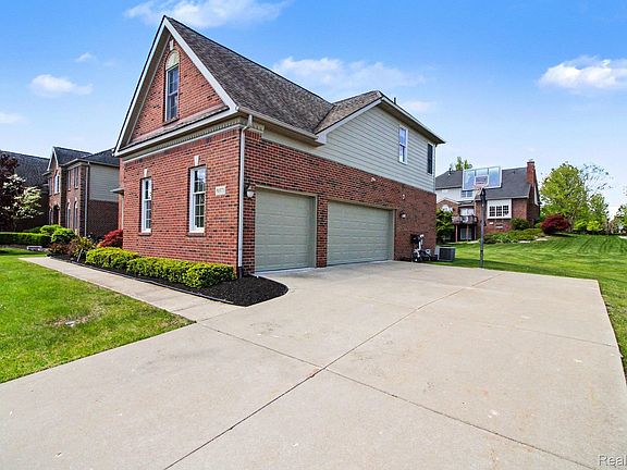 3rd image of 50371 Langley Ct