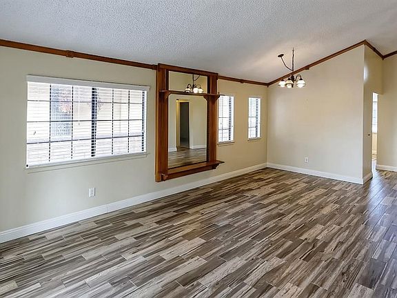 3rd image of 19134 Elm Dr