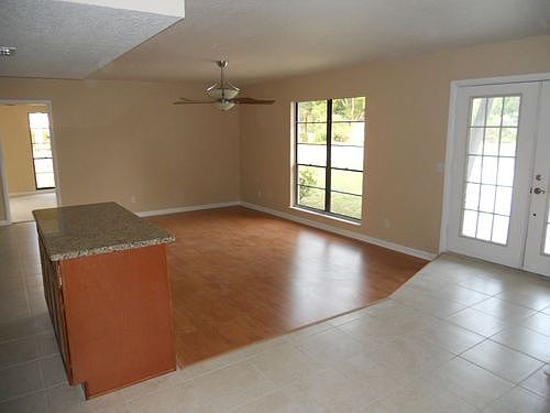 4th image of 4601 Parkway Blvd