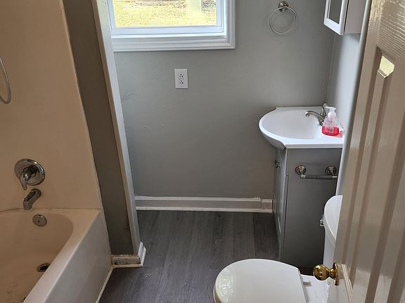 4th image of 1032 Morehead Ave SE #A