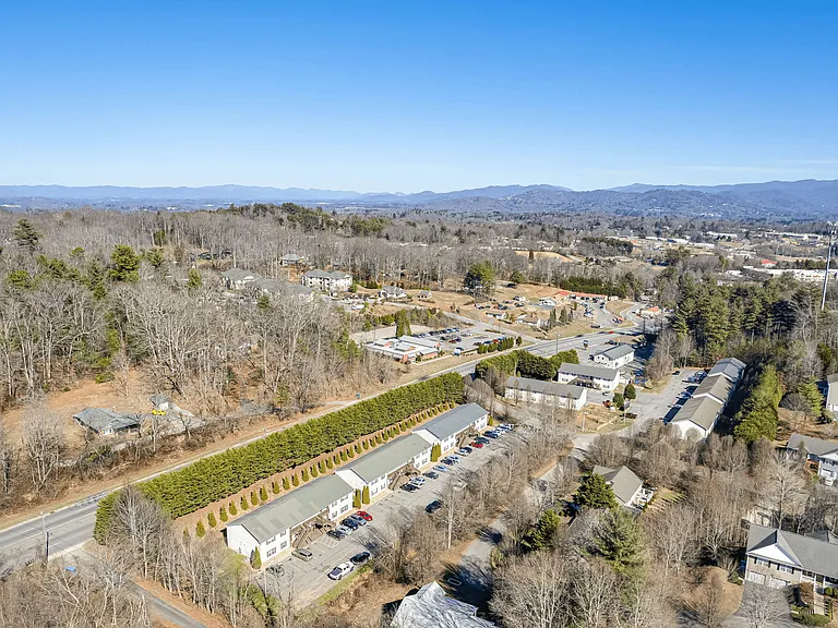 Creekside at Asheville — Photo 15