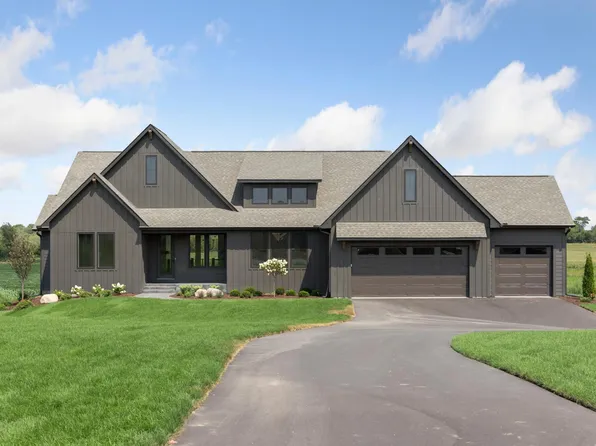 140 Kongen Ct, Hudson, WI 54016