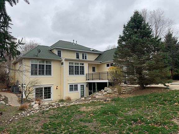 5th image of 146 Bay Circle Dr