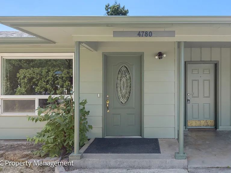 4780 Cody Ave — Photo 5