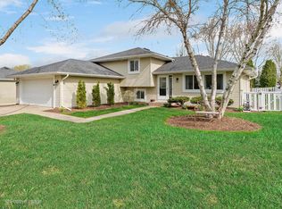 301 Bastian Dr, Sugar Grove, IL 60554