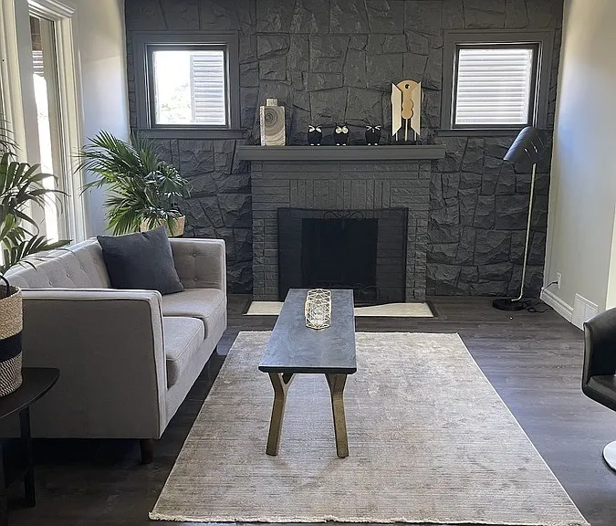 1677 Victoria Ave — Photo 3