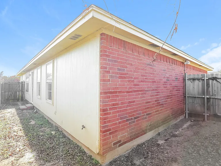 9000 Christopher Cir — Photo 19