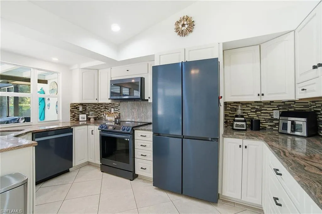 3 bed, 4.0 bath, 1577 sqft, $3,950 — Photo 4