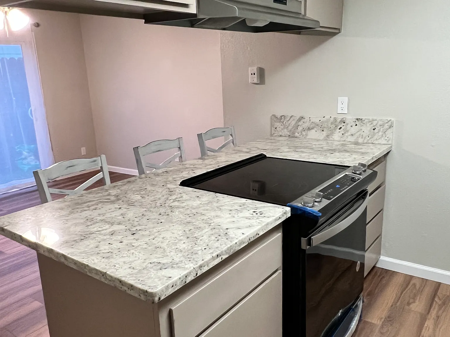 2 bed, 1000 sqft, $1,950 — Photo 2