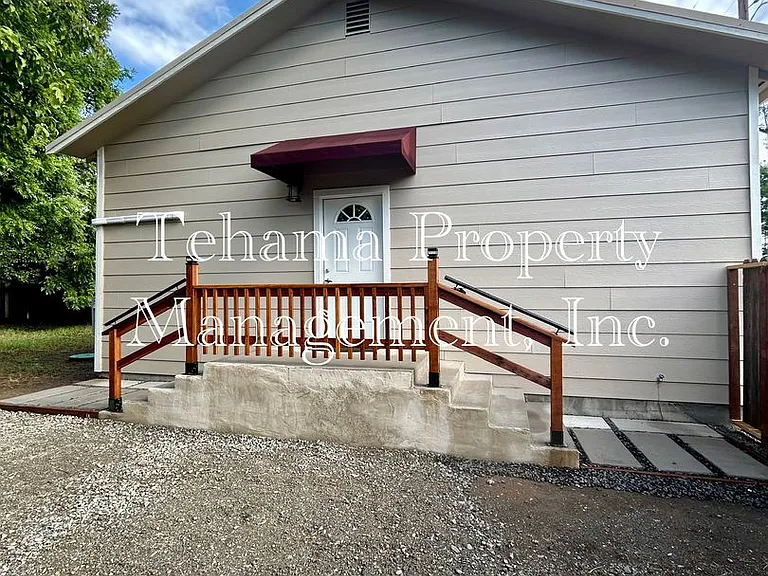 220 D St #B — Photo 1