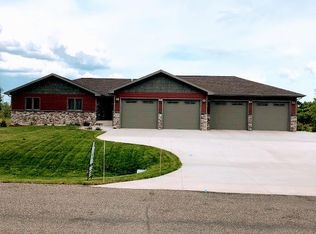 934 22nd Ave E, Dickinson, ND 58601