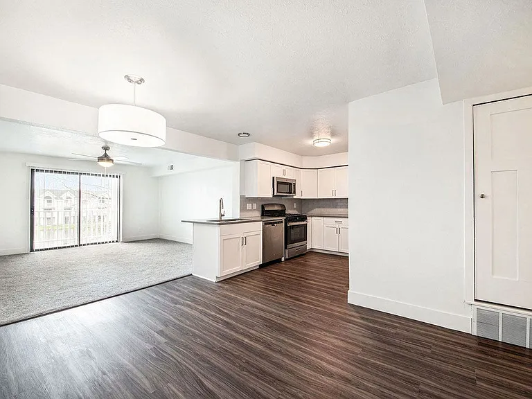 Green Ridge Apartments — Photo 10