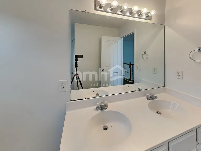 13711 Riding Hill Ave — Photo 17