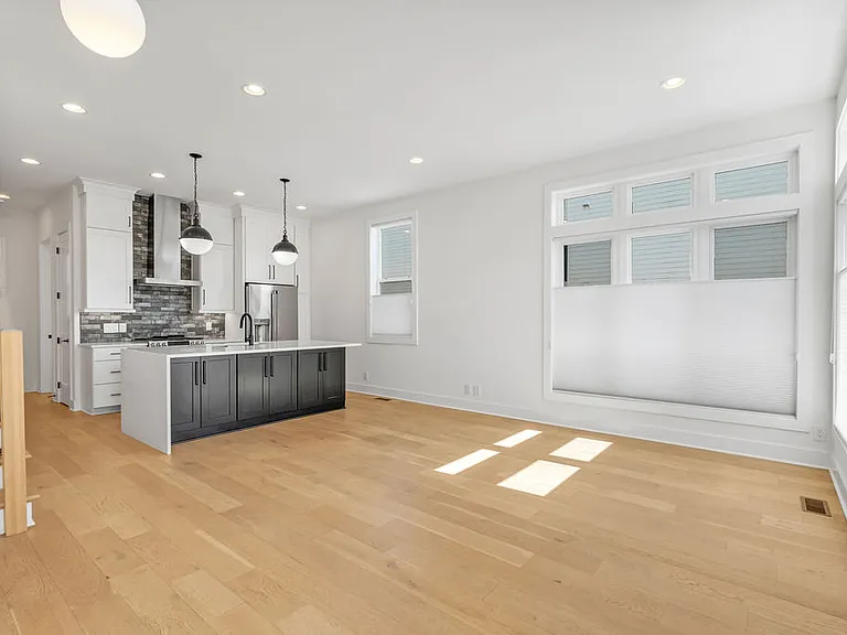 608 Hagan St — Photo 9