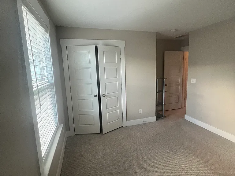 3960 Neomi St — Photo 9