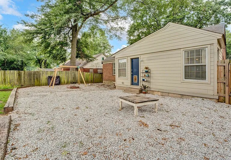 112 Greer St — Photo 17
